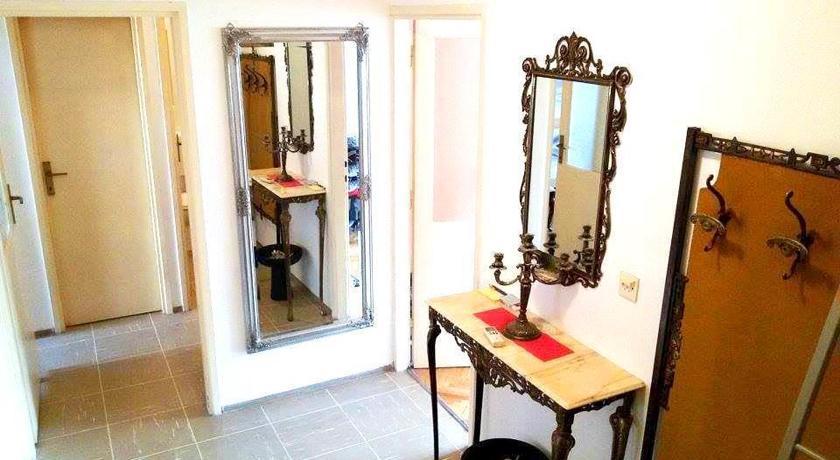 Apartment Mogul Split Room photo